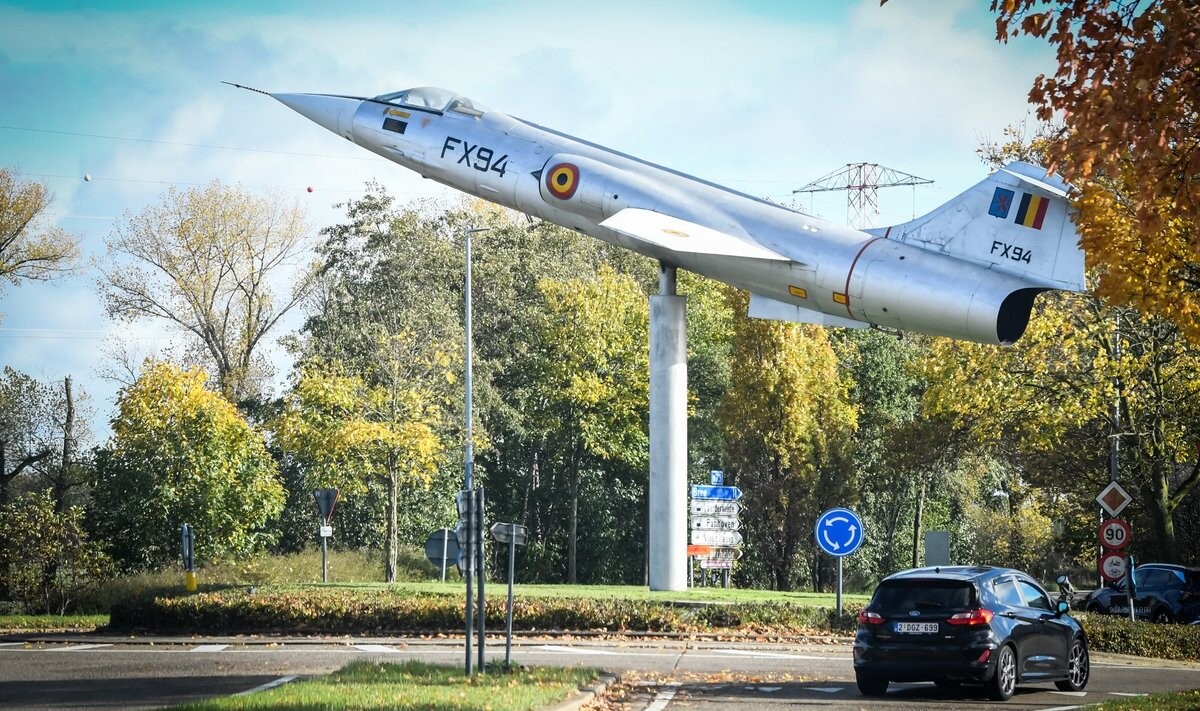Beļģijā virs karabāzes atkal novēroti droni