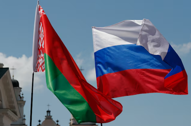 Pētījums: Ķīna ļauj Lukašenko režīmam ne tikai pārdzīvot sankciju spiedienu, bet arī aktīvi pildīt Krievijas militāros pasūtījumus
