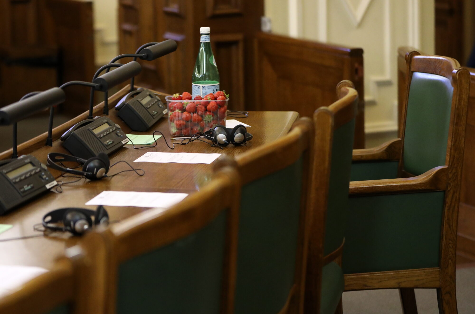 Budžeta komisija galīgajam lasījumam parlamentā atbalsta partiju finansējuma iesaldēšanu