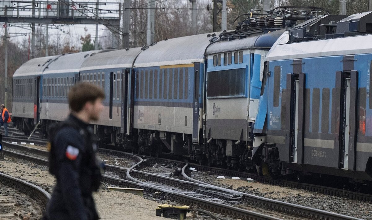 Vilcienu sadursmē Čehijā cietuši 42 cilvēki