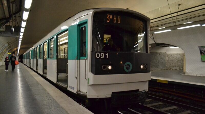 Parīzes metro atsakās no papīra biļetēm
