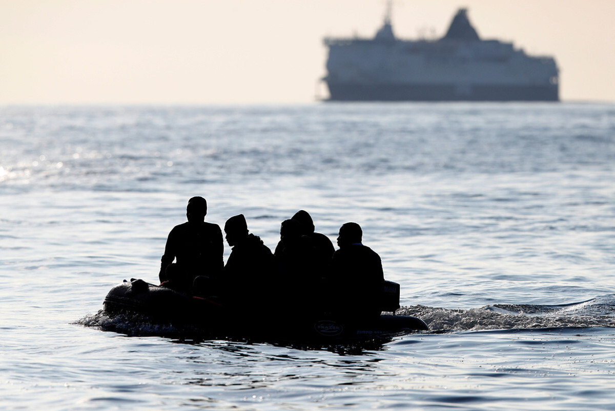 Krētā ierodas simtiem migrantu