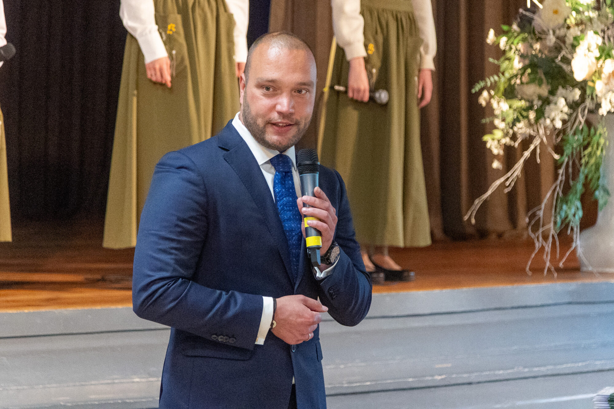 Domnieks Pāvels Jurs brīdināts par vardarbību pret bērnu, skolu vadīt tas neliedz