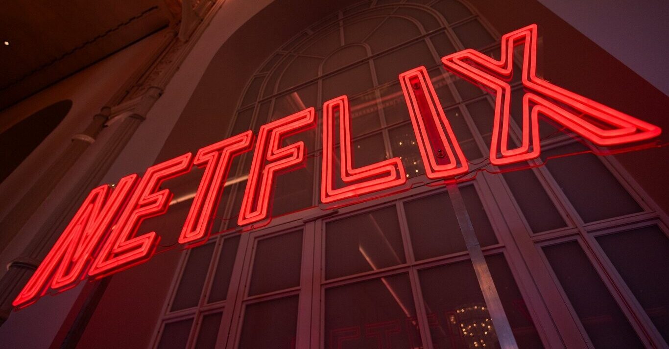 “Bloomberg”: “Netflix” izteikusi piedāvājumu iegādāties “Warner Bros. Discovery”