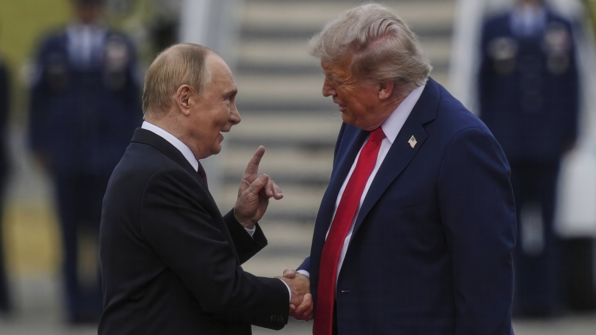 Trampam bijusi telefonsaruna ar Putinu