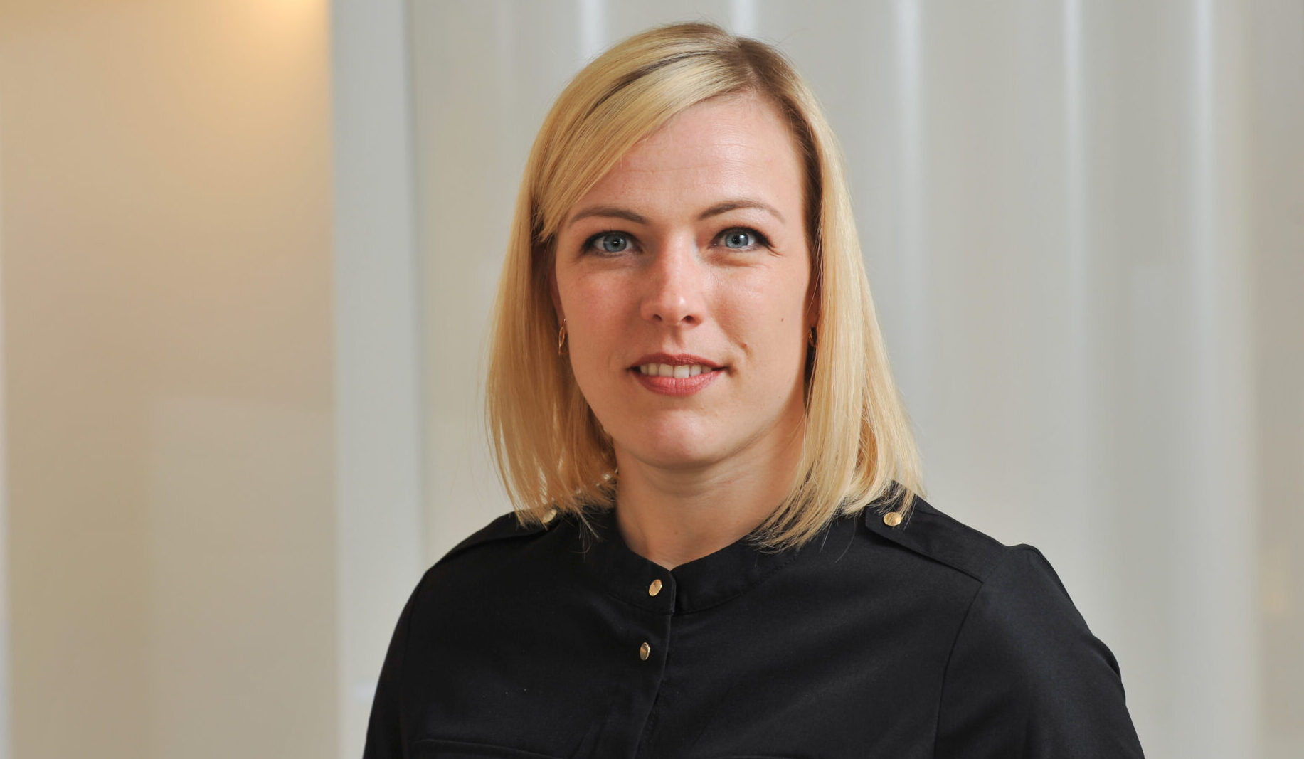 Aija Brikše: Nauda kļūst nevērtīgāka, to turot “zeķē” vai parastā norēķinu kontā