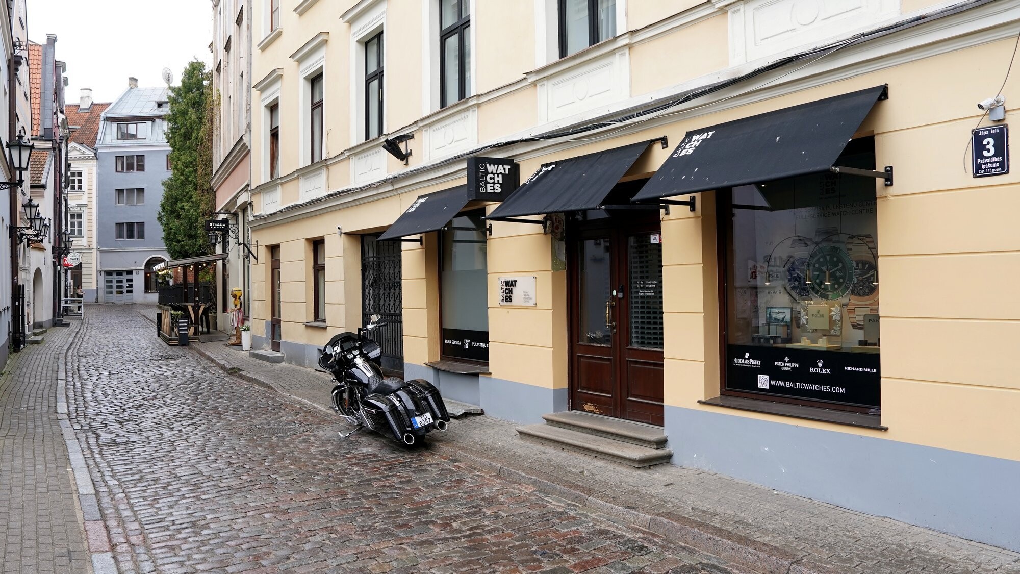 Vecrīgas pulksteņu veikala laupīšanu pastrādājis pa Eiropu klejojošs serbu grupējums