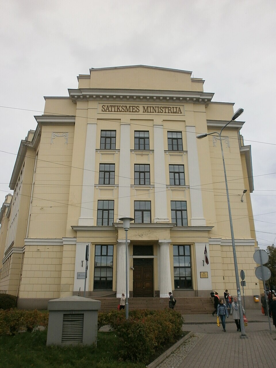 Nodrošinās valsts drošībai kritiski svarīgu radioiekārtu ieviešanu un uzraudzību