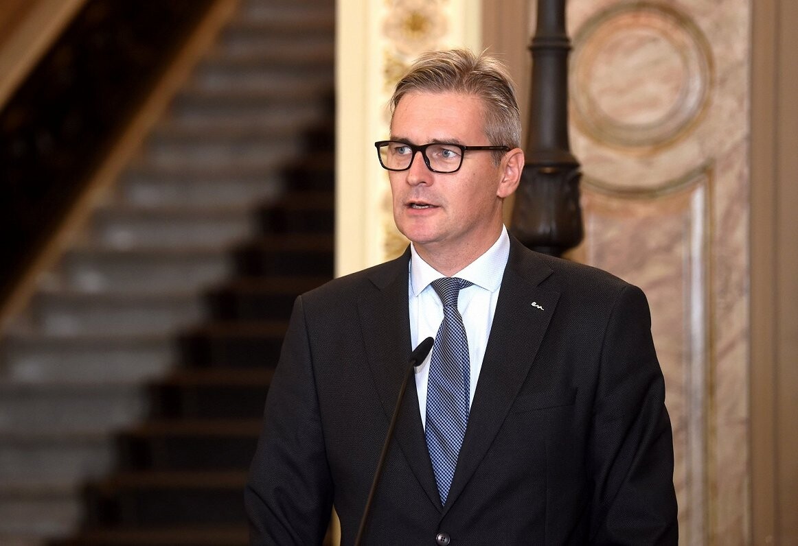 Apgabaltiesa Bondaram un viņa sievai par dokumentu viltošanu piespriež 44 400 eiro naudas sodu