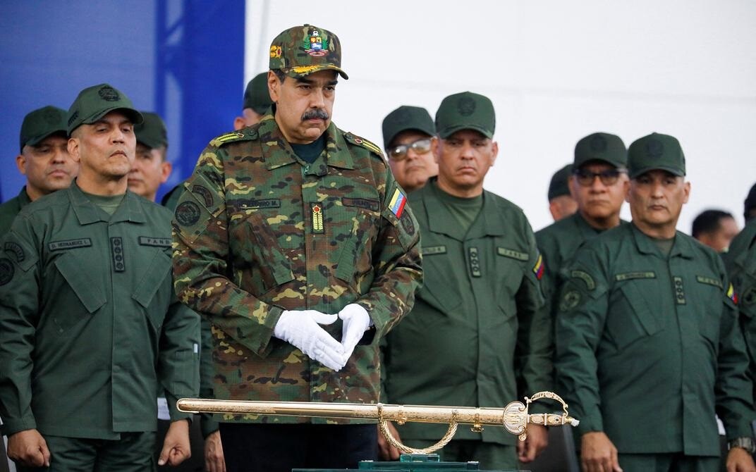Trampam bijusi telefonsaruna ar Maduro