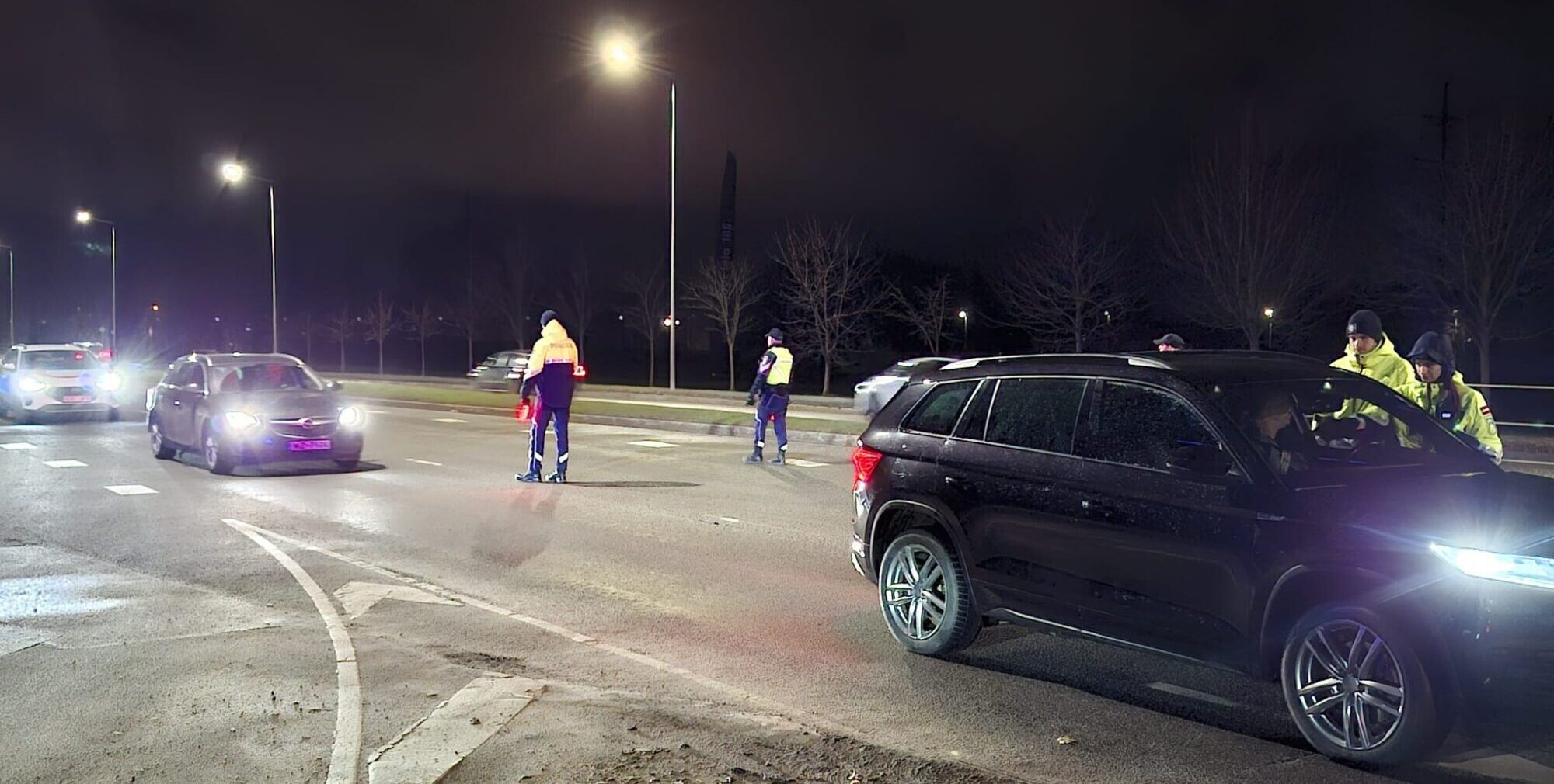 Foto un video: Izdegusi lampiņa un spirta molekulas salonā, bet kopumā Ziemassvētki uz ceļiem klusi un mierīgi