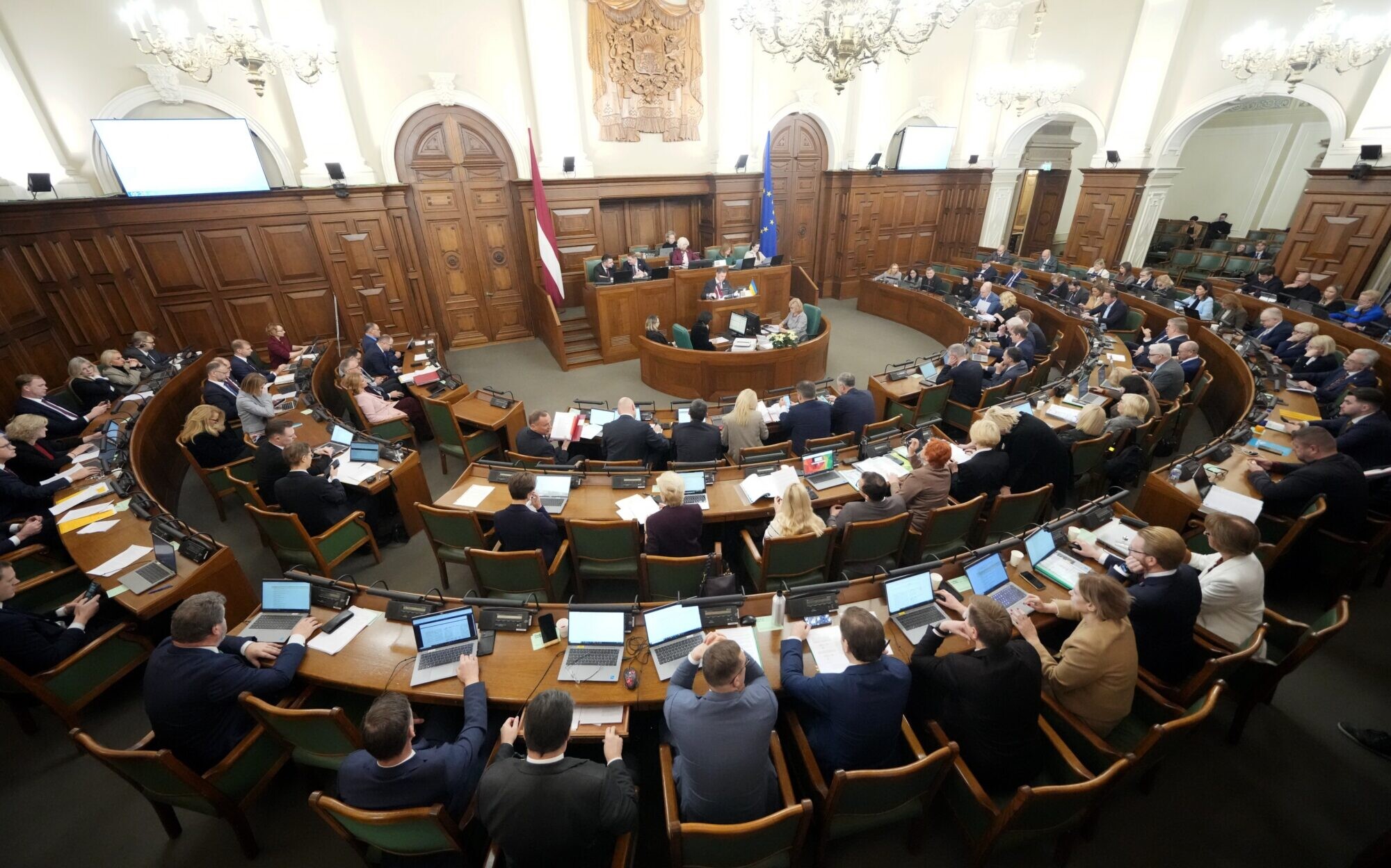 Koalīcijai nespējot nodrošināt kvorumu, Saeima priekšlaicīgi noslēdz rudens sesiju