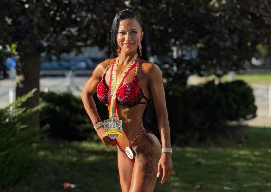 Liepājniece Beatrise Jākabsone ceļu uz bodibildinga profesionāļu skatuvi turpina ar Viļņā izcīnītu 2. vietu bikini kategorijā