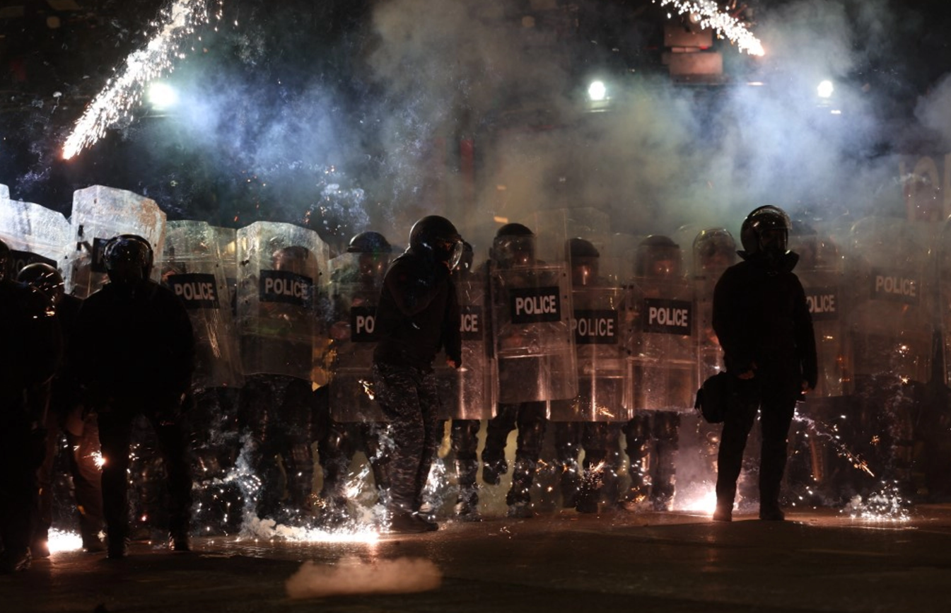 Gruzija izmeklē BBC reportāžu par ķīmiskā ieroča pielietošanu pret protestētājiem