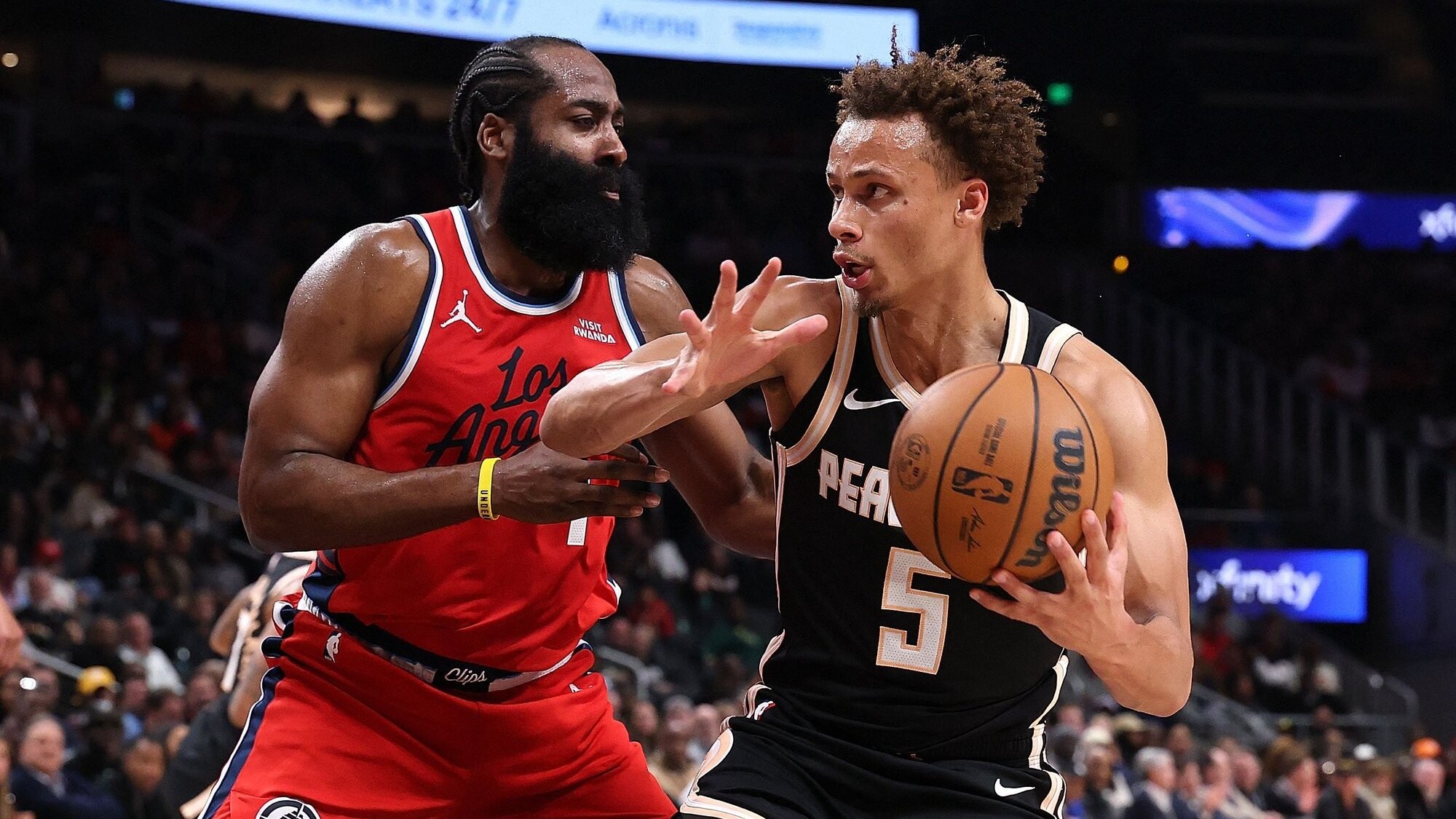 Video: “Hawks” bez Porziņģa zaudē “Clippers” komandai