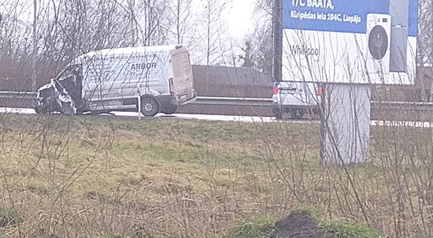 Video: Automašīnu frontālā sadursmē Grobiņā cieš četri cilvēki