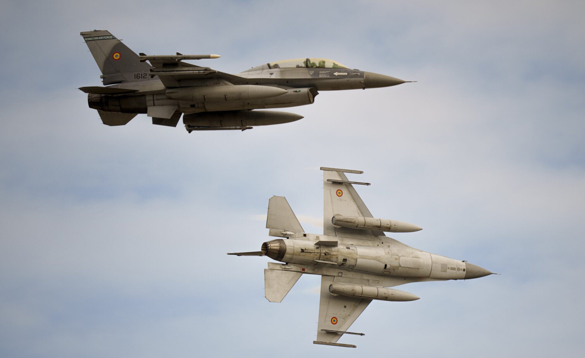 Rumānija pie Ukrainas robežas paceļ iznīcinātājus F-16, Krievijas droniem uzbrūkot Odesas apgabalam
