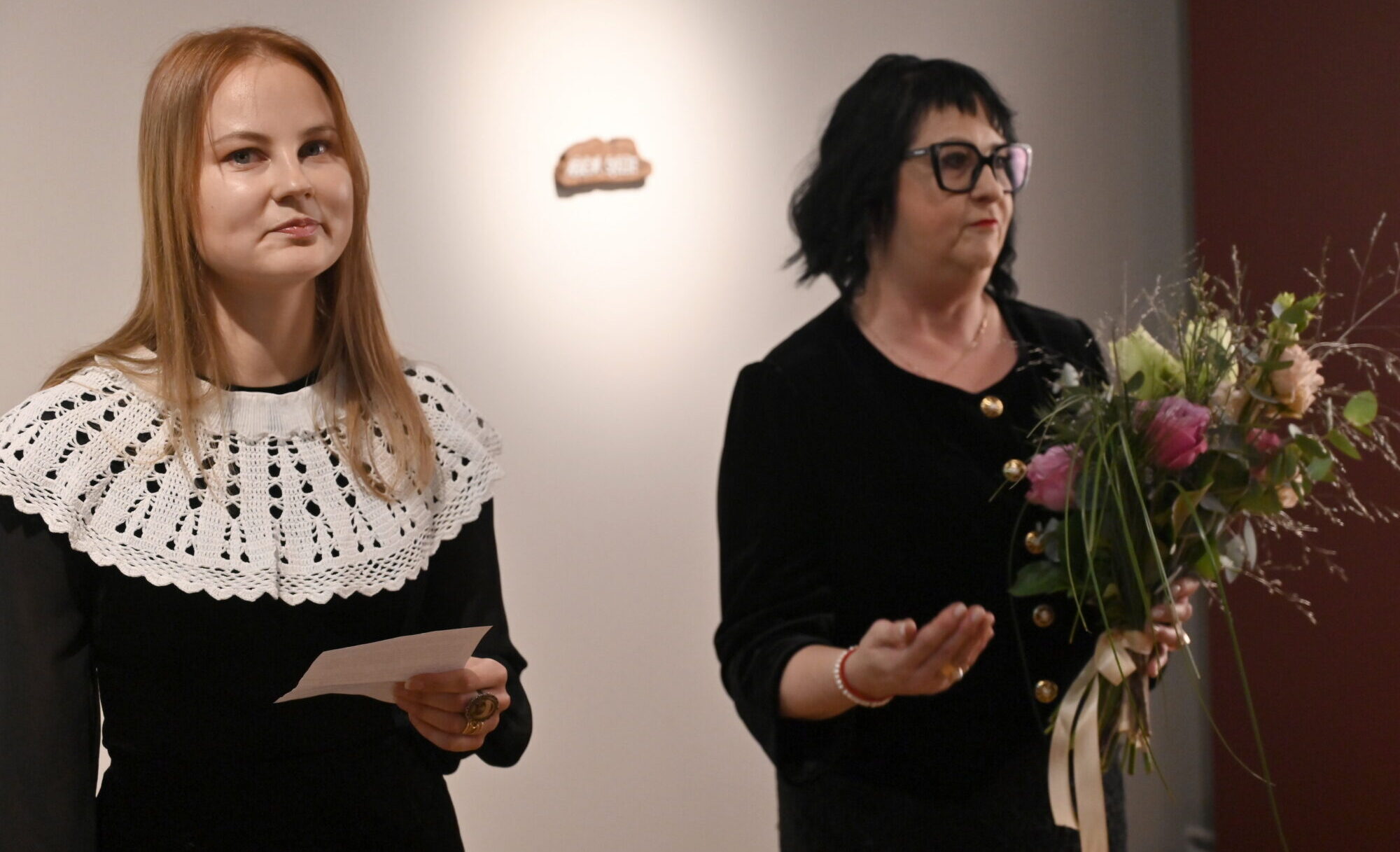 Foto: Laura Dzērve izstādē “Tēvzemei un dzīvībai” Liepājas muzejā uzdod neērtus jautājumus par sabiedrību