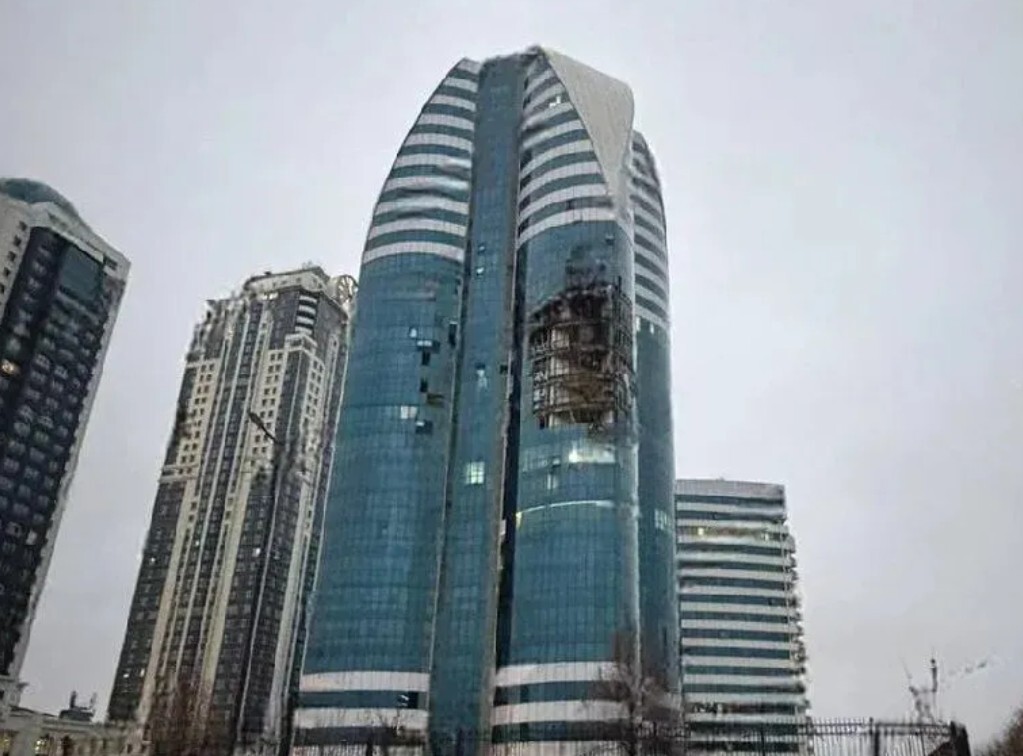 Ukrainas drons ietriecies augstceltnē Groznijā