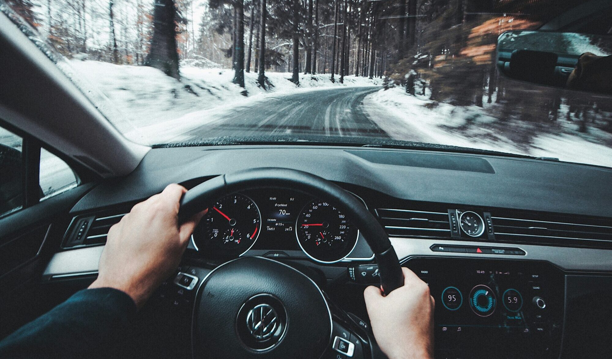 Dunalkas pagastā “Volkswagen” krustojumā nedeva ceļu “Volvo”
