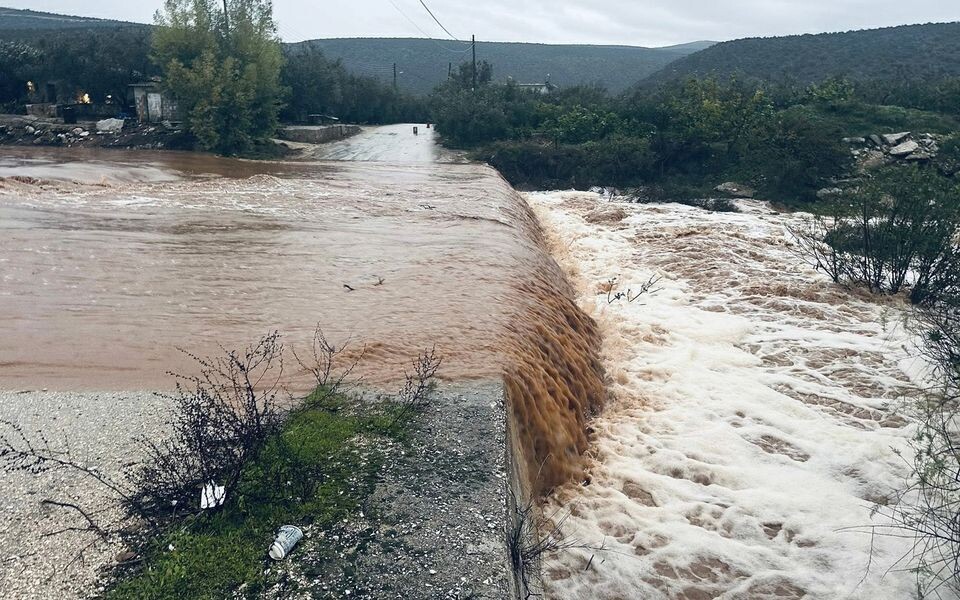 Grieķijā vētrā applūduši ceļi, paralizēta satiksme