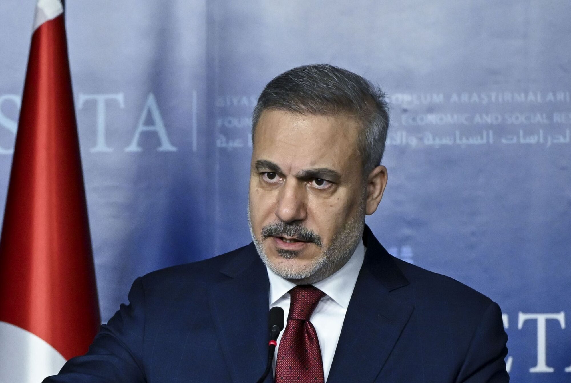 Turcijas ministrs: Eiropai jāpalīdz Ukrainai izdarīt grūtu izvēli