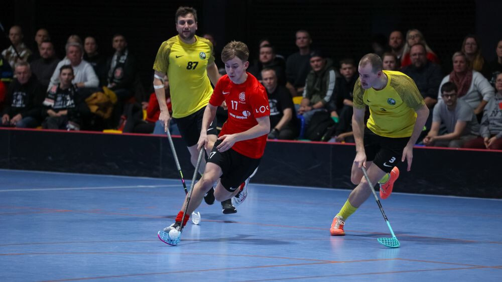 Latvijas čempionātā florbolā “Kurši” zaudē vietējā derbijā