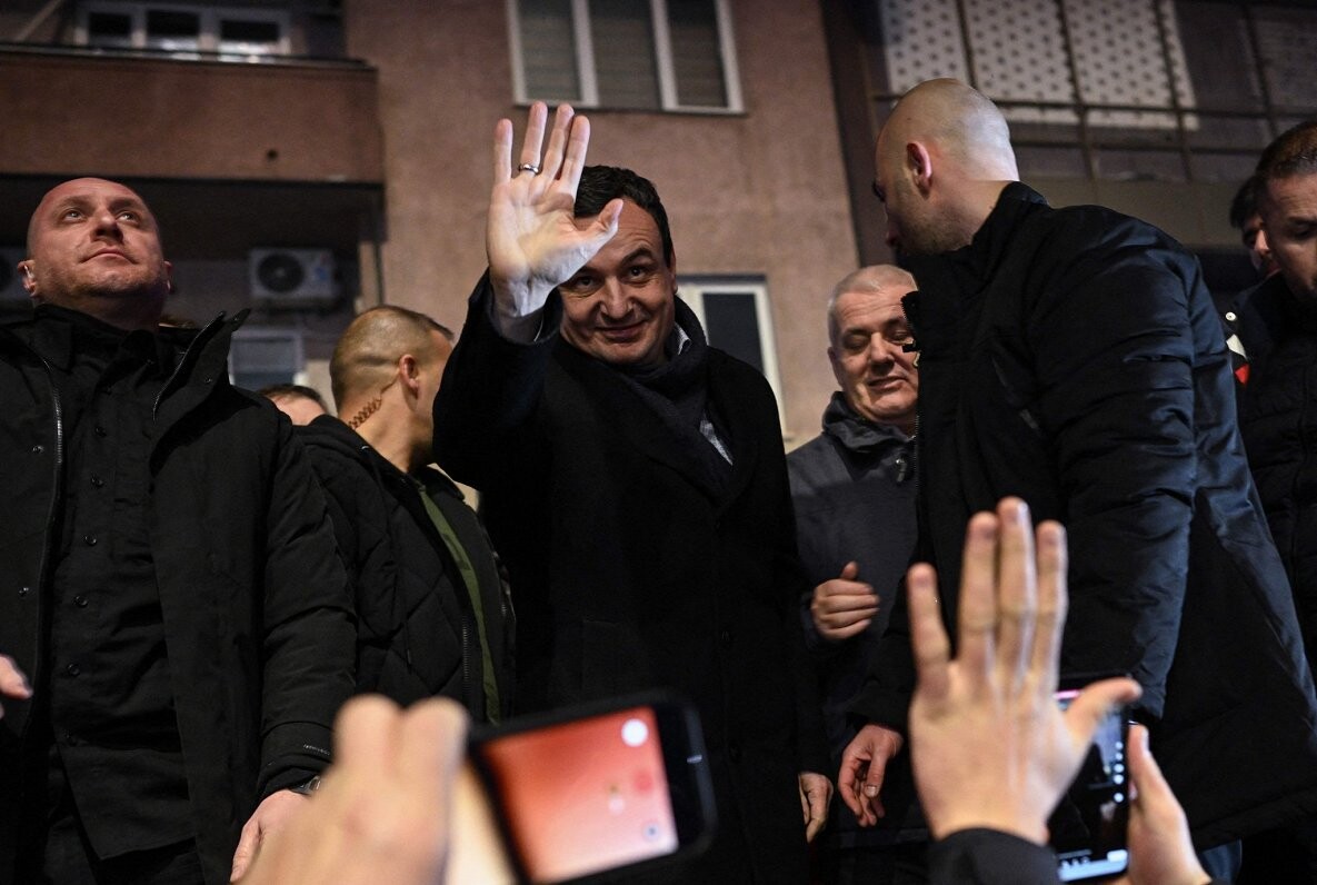 Kosovas parlamenta pirmstermiņa vēlēšanās uzvarējusi premjera Kurti partija