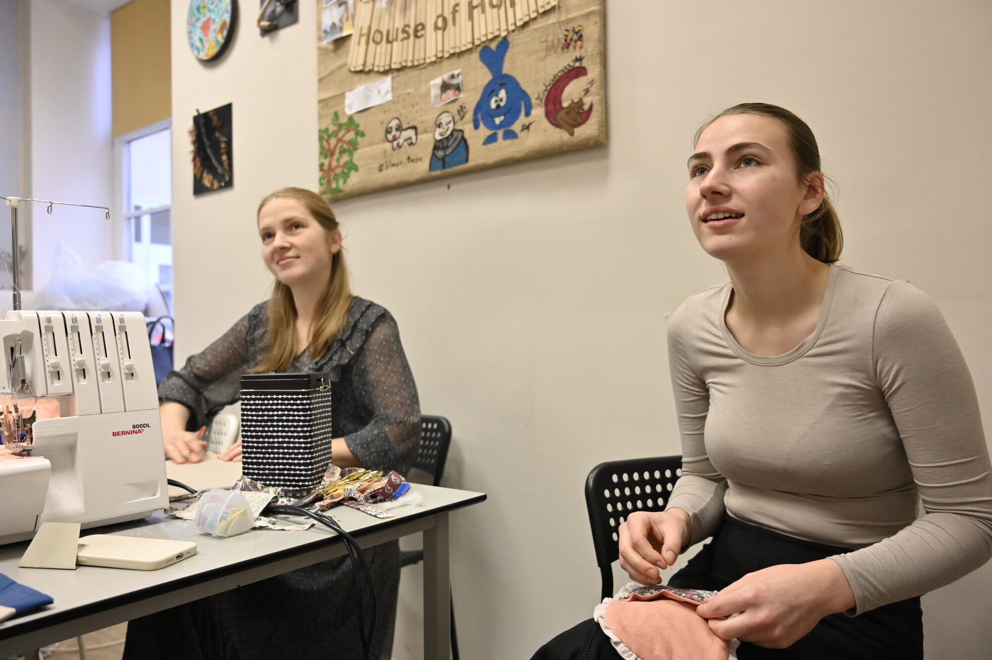 Foto: Liepājā jaunieši mācās prasmes dzīvei. “House of Hope” maina pašvērtējumu un palīdz atrast darbu