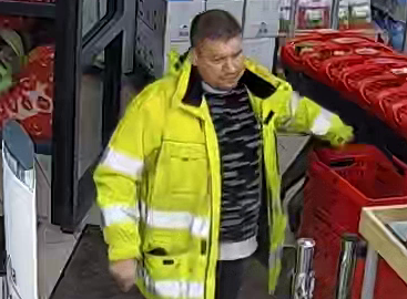 Policija Liepājā skaidro vīriešu identitāti
