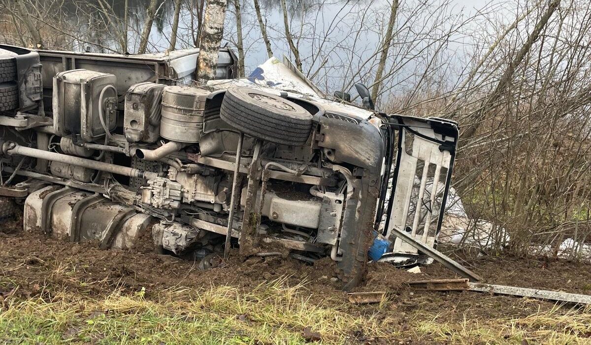 LVC piektdienas pēcpusdienā ziņo par divām avārijām uz A9