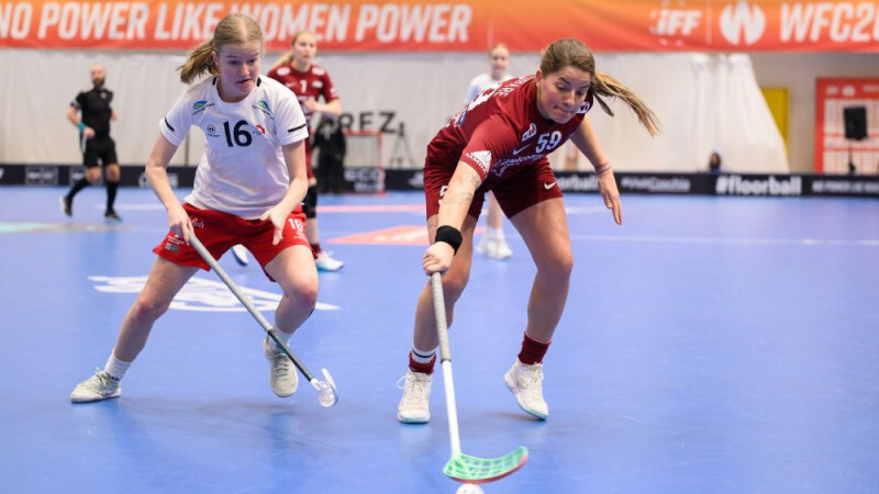 Latvijas florbolistēm zaudējums Dānijai pasaules čempionāta mačā