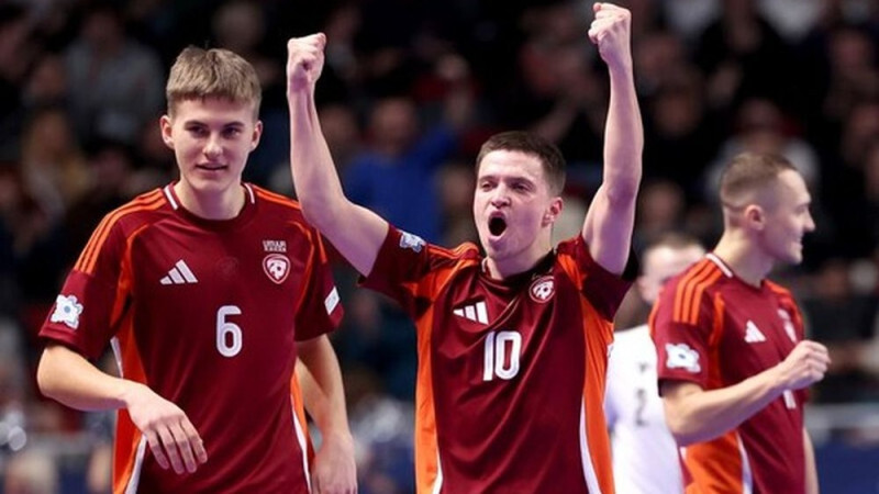Latvijas telpu futbolisti Eiropas čempionātu sāk ar uzvaru