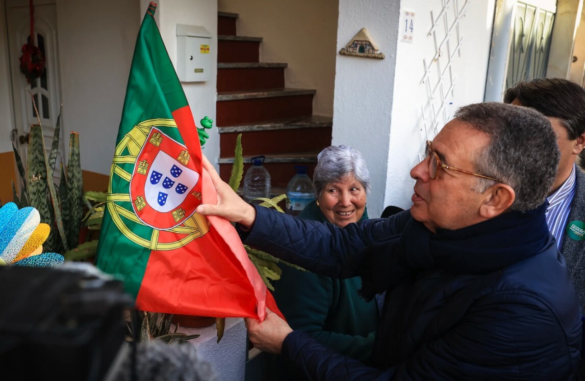 Aptaujas: Portugāles prezidenta vēlēšanās vadībā sociālistu kandidāts