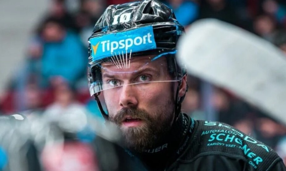 Video: Haralds Egle gūst vārtus Čehijas hokeja ekstralīgas spēlē