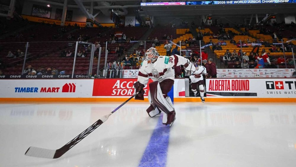 Latvijas U-20 hokejisti cīnīsies par vietu pasaules junioru čempionāta pusfinālā