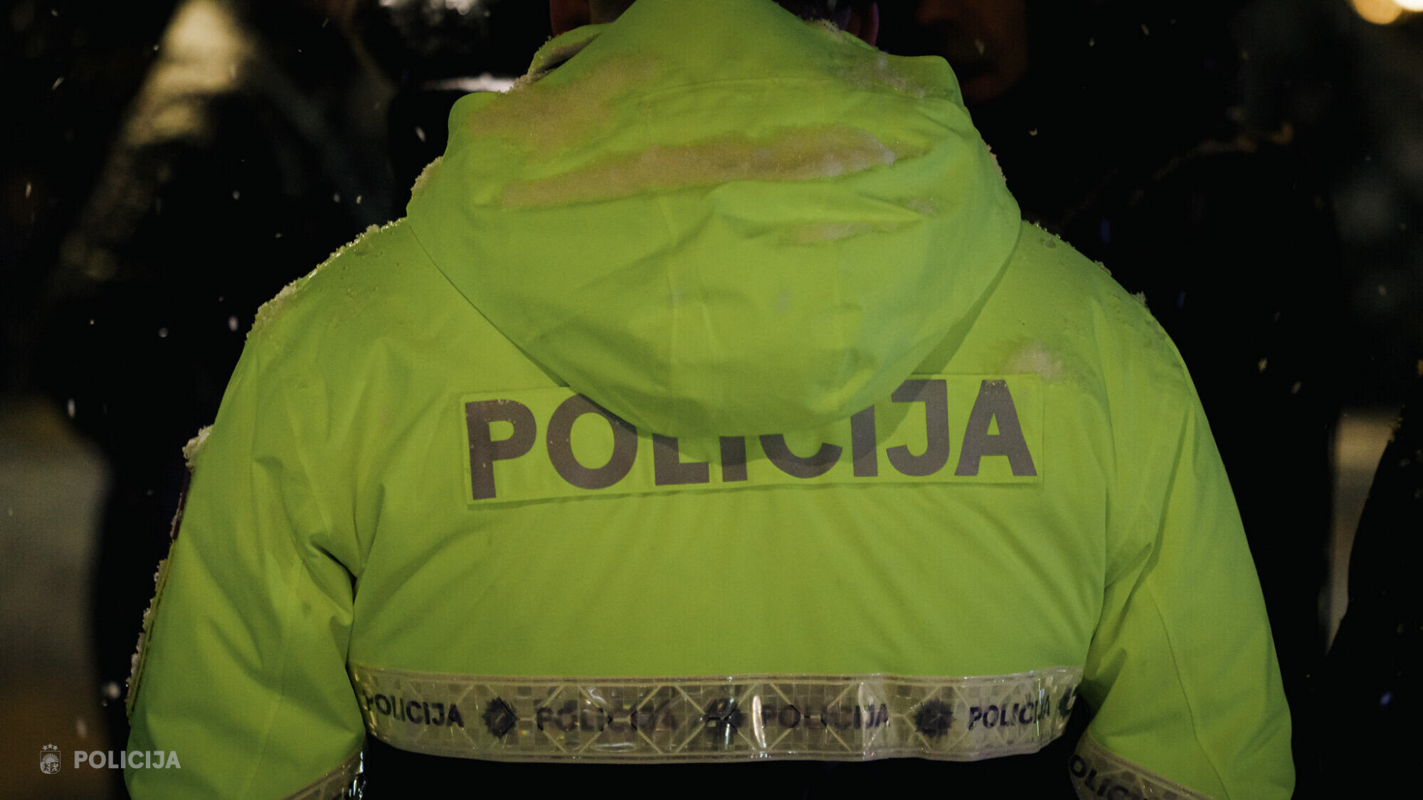 Rēzeknē dzīvoklī atrod pieauguša cilvēka un mazuļa līķus