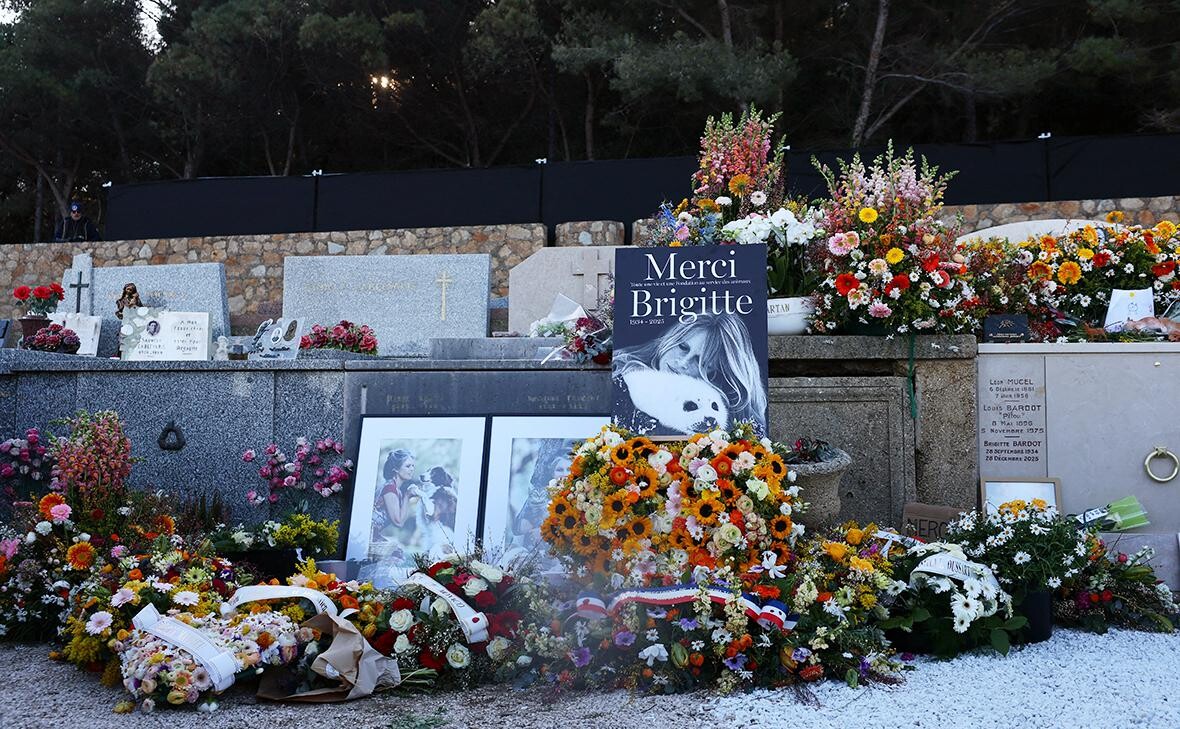 Francija atvadās no Brižitas Bardo