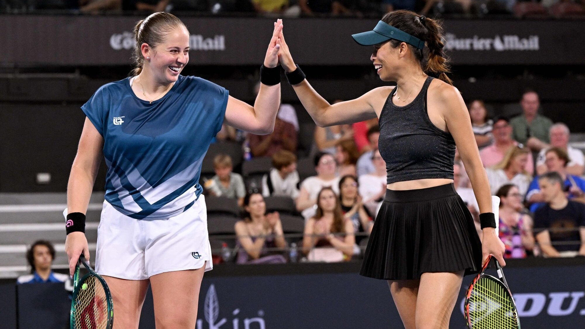 Video: Ostapenko un Sji iekļūst Austrālijas atklātā čempionāta dubultspēļu ceturtdaļfinālā