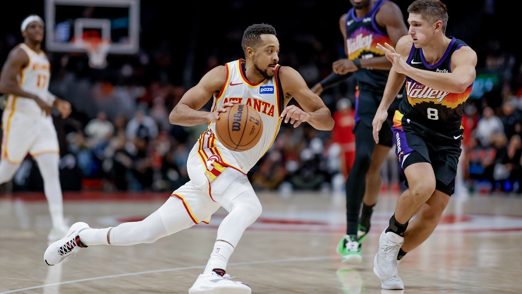 “Hawks” bez Porziņģa uzvar “Suns” basketbolistus