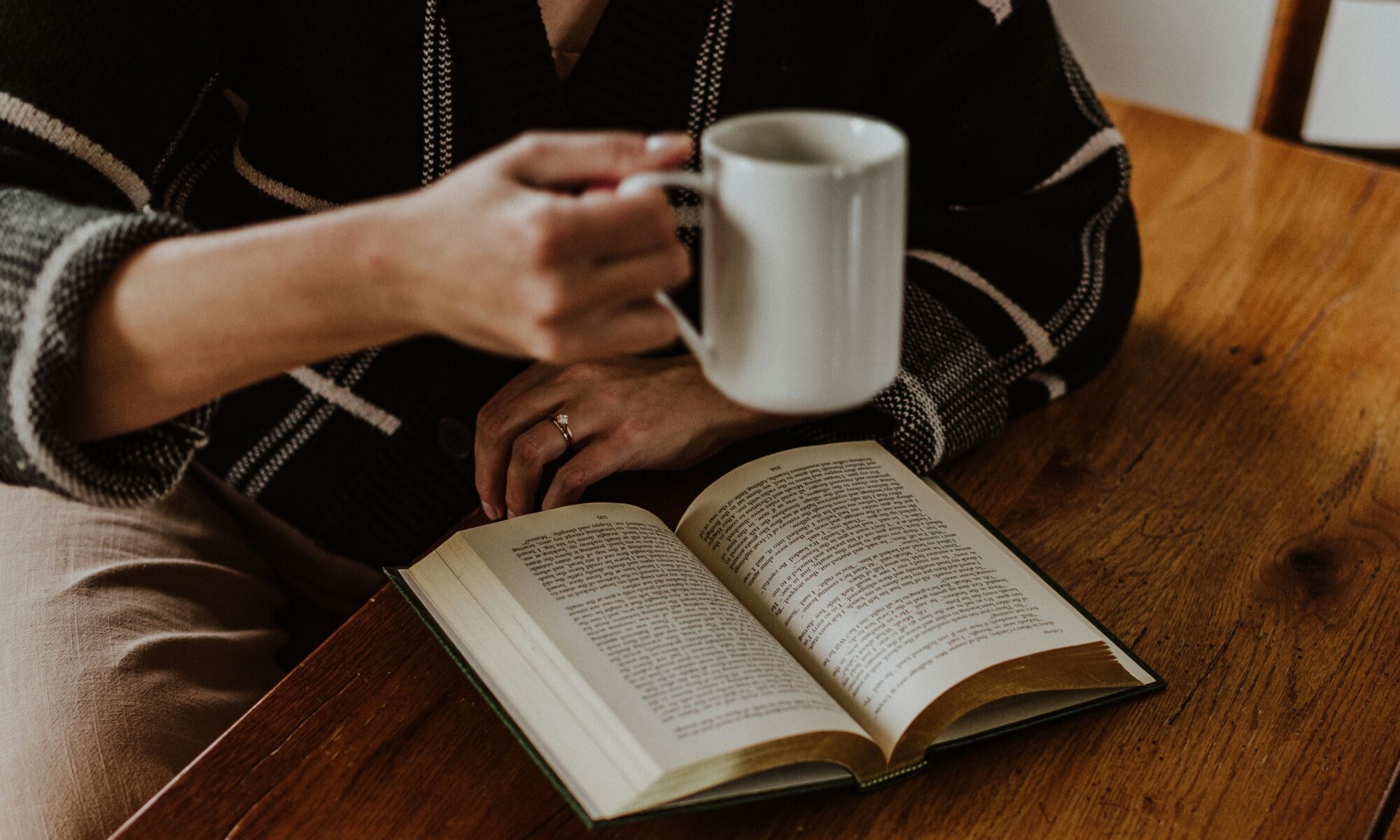 Ko lasa liepājnieki: iedvesmojošas grāmatas no bibliotēkas plaukta