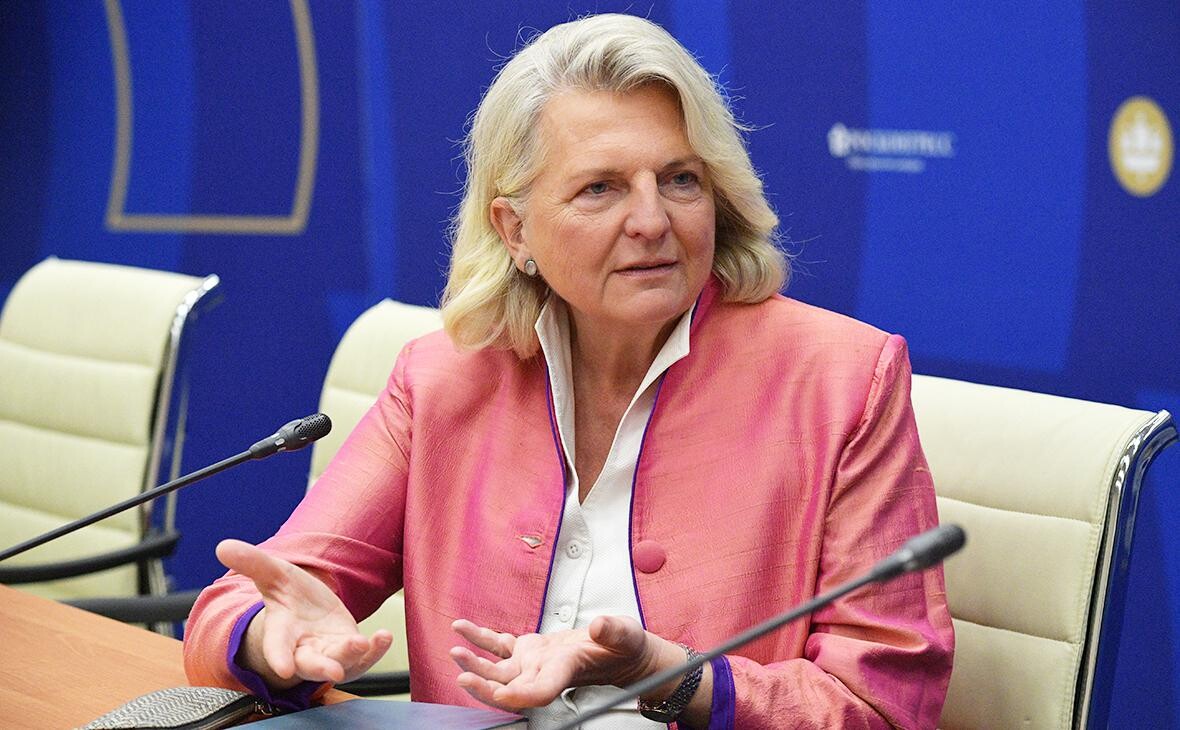 Austrijas eksministrei Kneislai rosina atņemt pilsonību