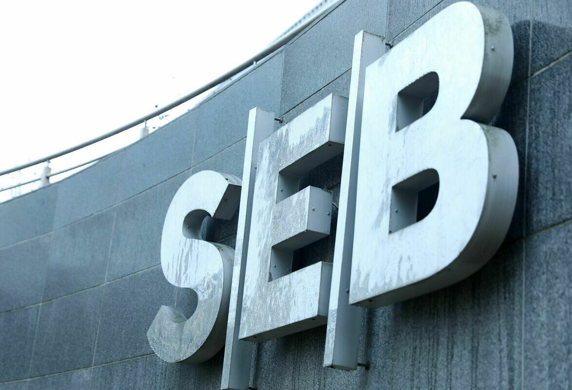 Zviedrijas SEB grupas peļņa pērn samazinājusies par 13%