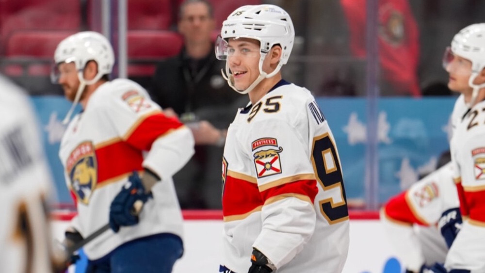 Video: Latvijas uzbrucējs Sandis Vilmanis debitē NHL