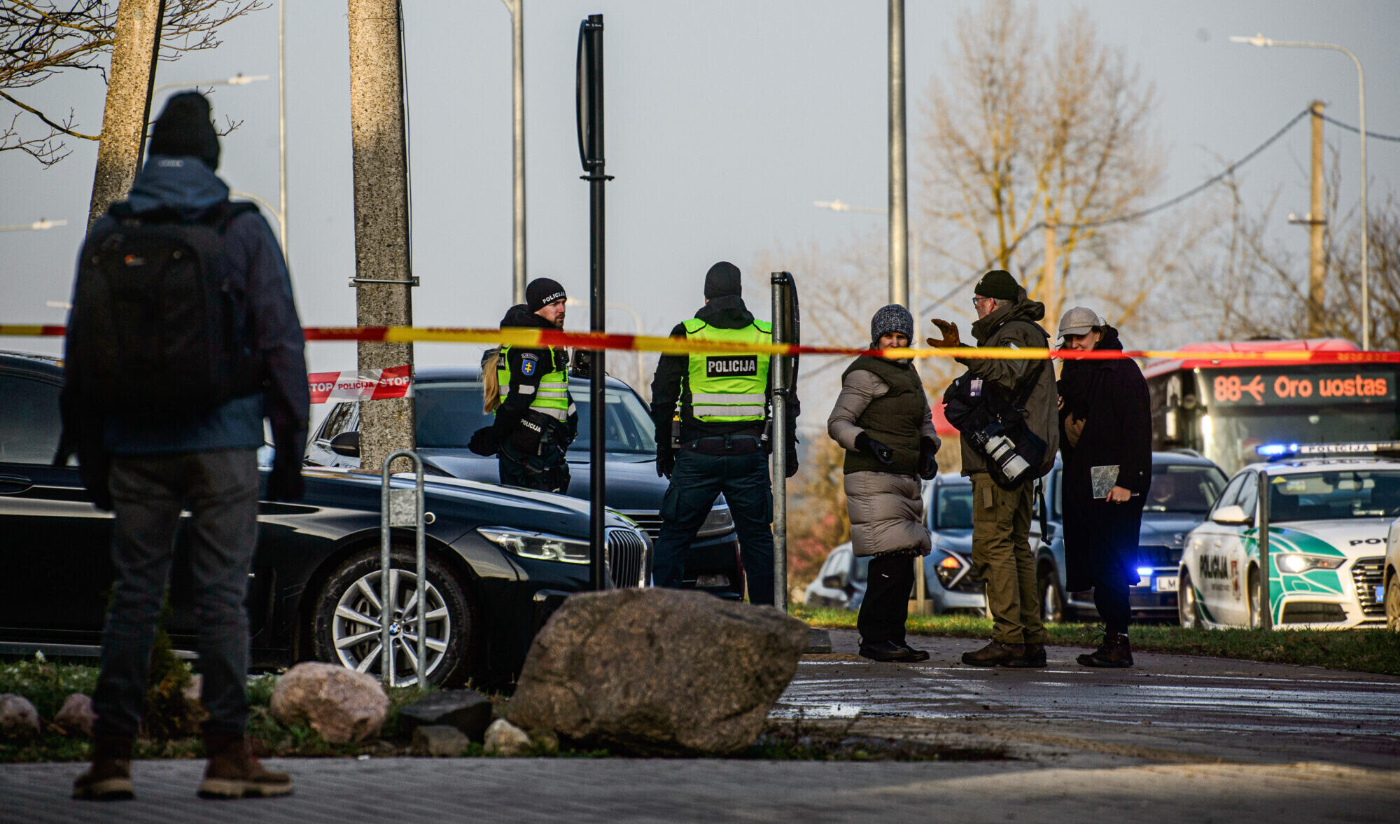 Viļņā vīrietis, kurš ieradās pēc kontrabandas cigarešu meteozondes, notriec policistu