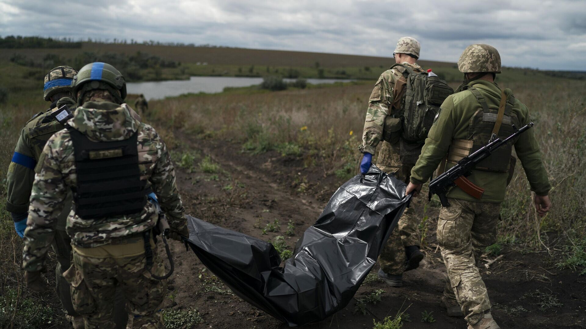 Ukraina no Krievijas saņēmusi 1000 cilvēku pīšļus