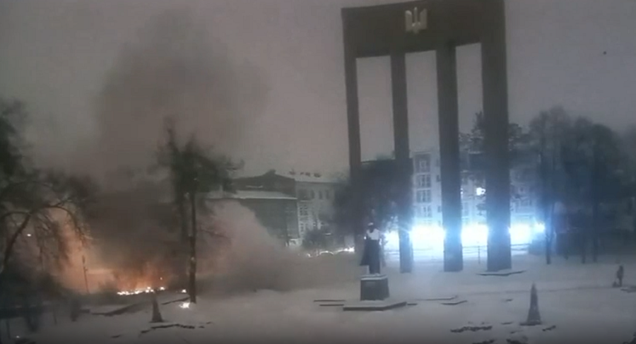 Video: Ļvivā drons trāpījis bērnu rotaļlaukumā pie Banderas pieminekļa