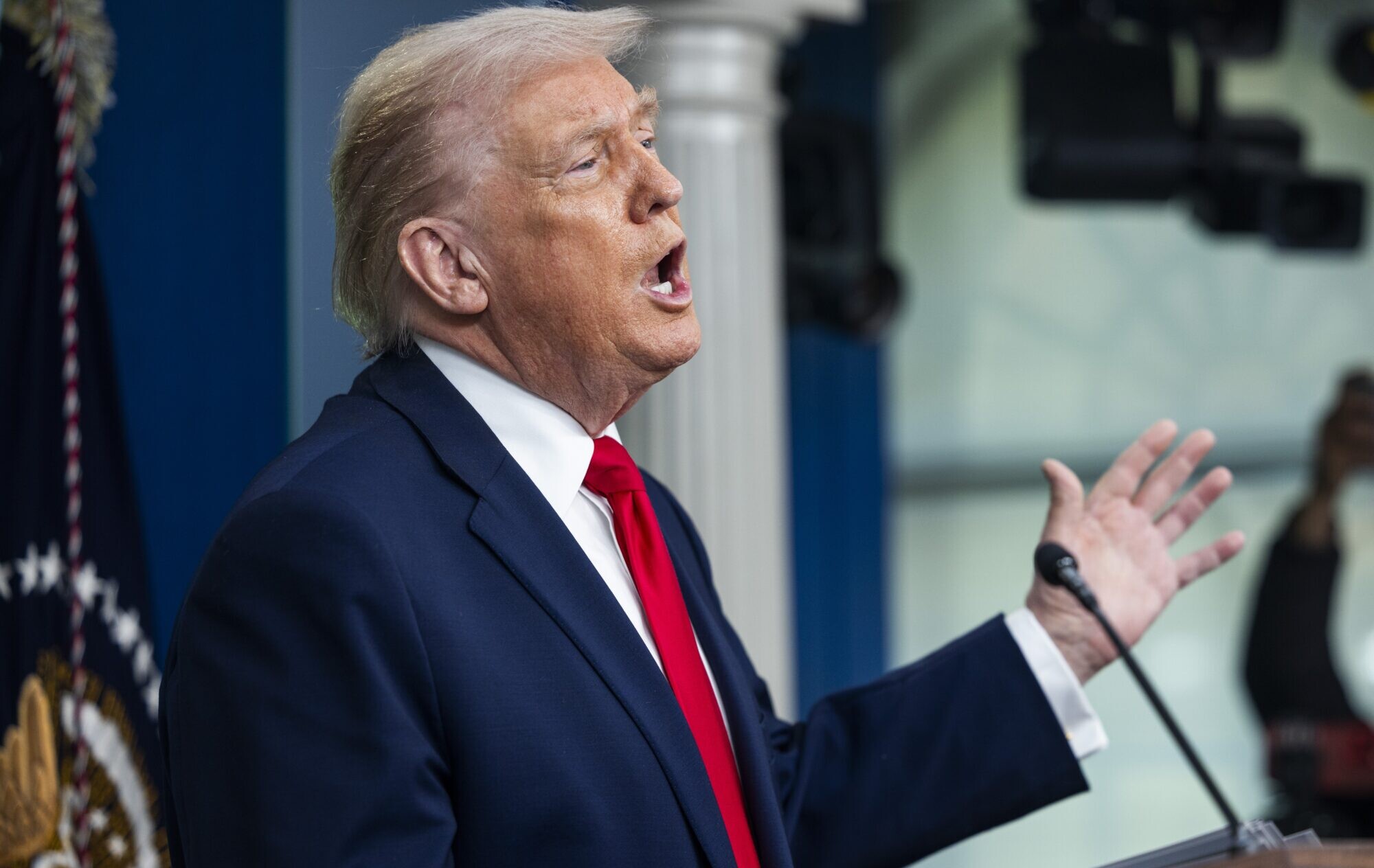 CNN: Tramps atkal apsver triecienu Irānai