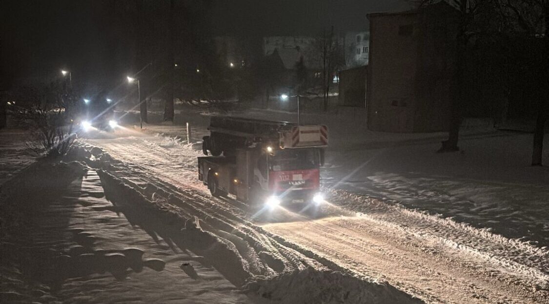 Piedeg ēdiens dzīvoklī Nīcā, septiņi cilvēki evakuējas, viens nodots mediķiem