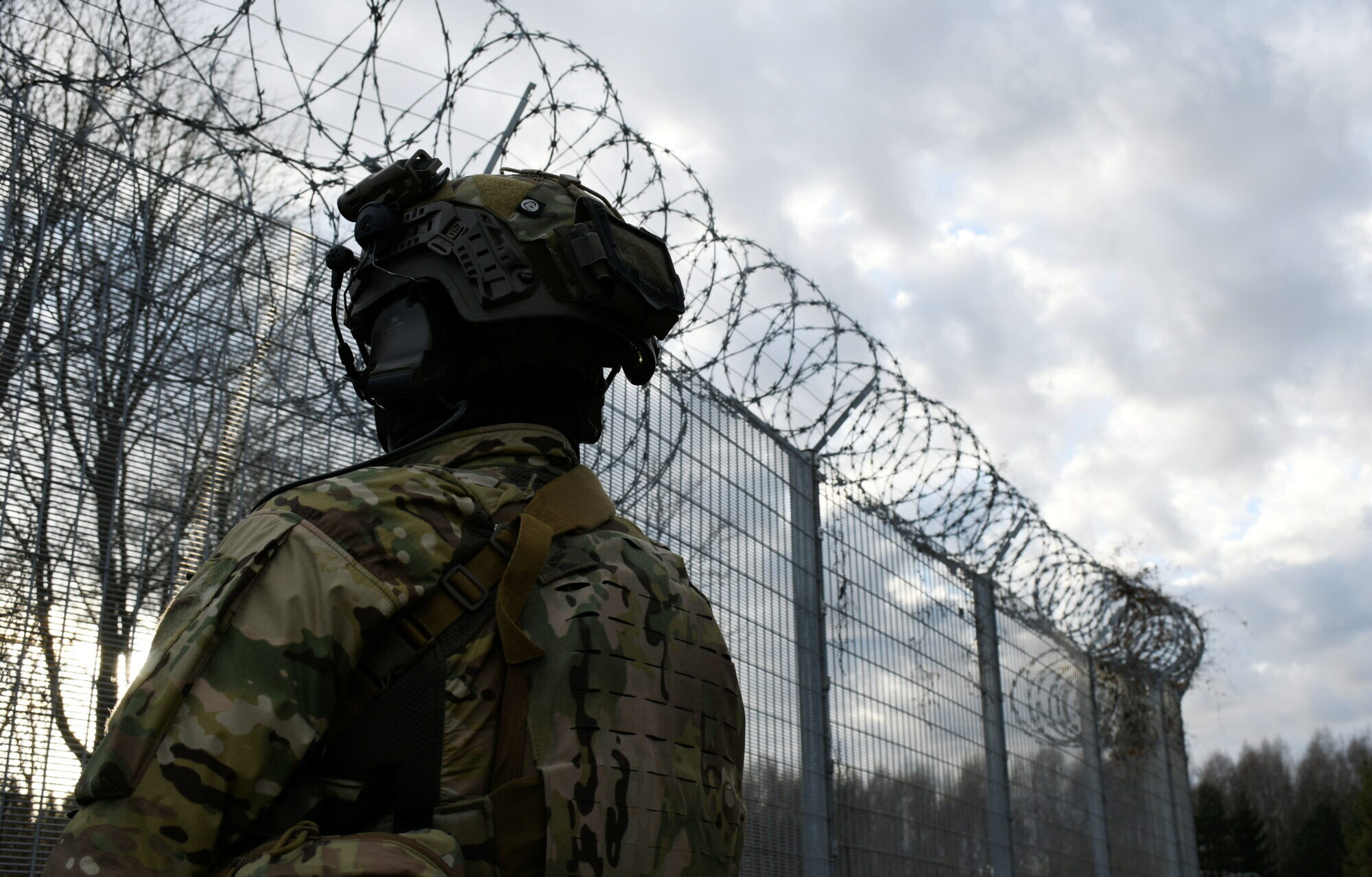 Nelegālo migrantu apsīkumu uz Latvijas – Baltkrievijas robežas saista ar laikapstākļiem